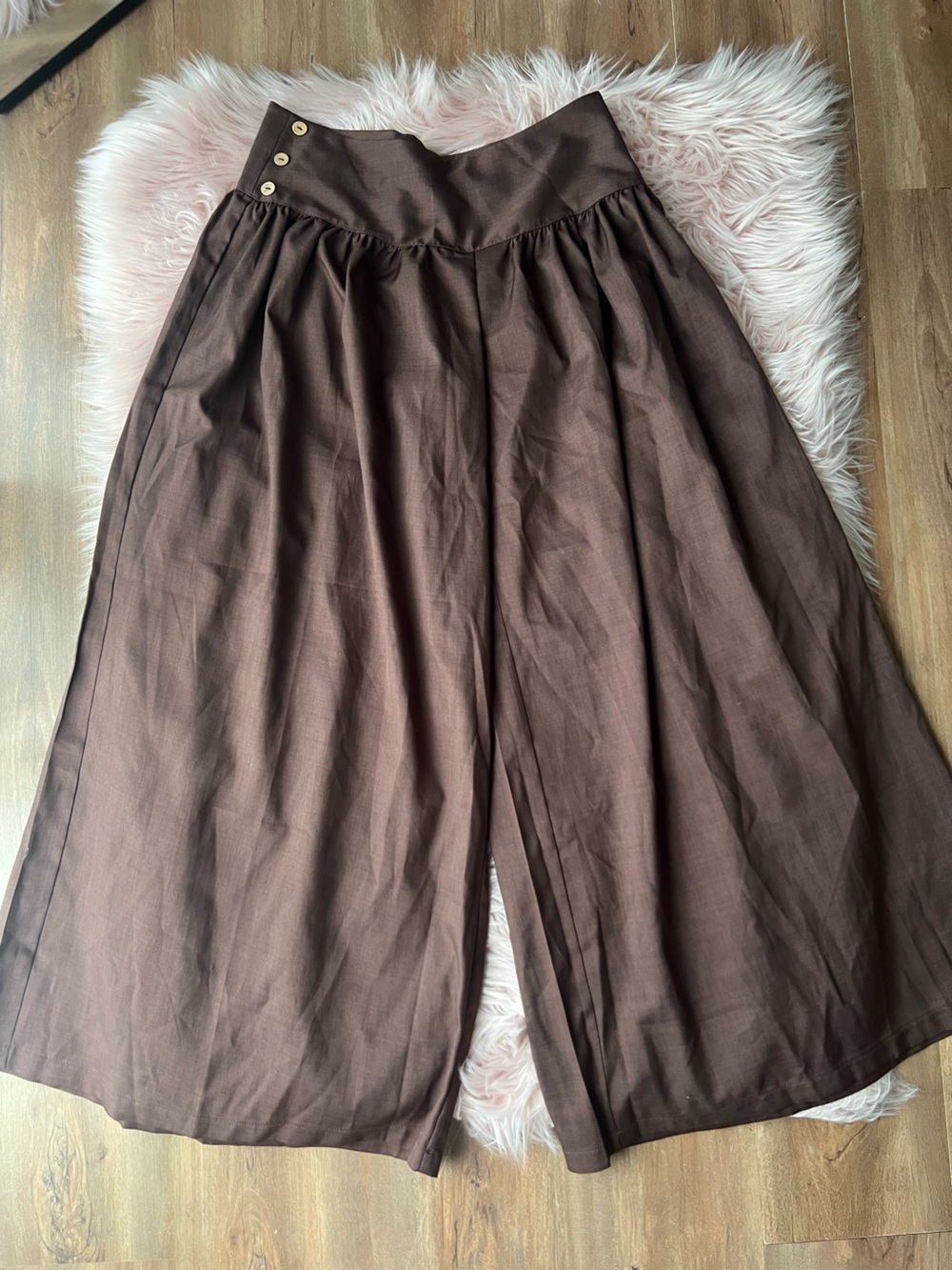 SHEIN Brown Wide-Leg Capris with High Waist and Button Detail Medium